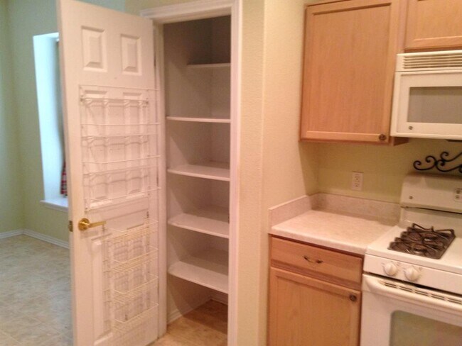 Building Photo - 106 Bowie Cir