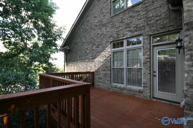 Building Photo - 27 Carriage Hill
