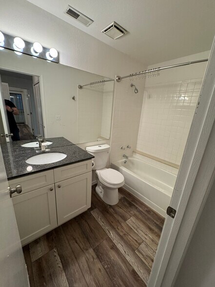 Building Photo - 6482 McNichols Ct