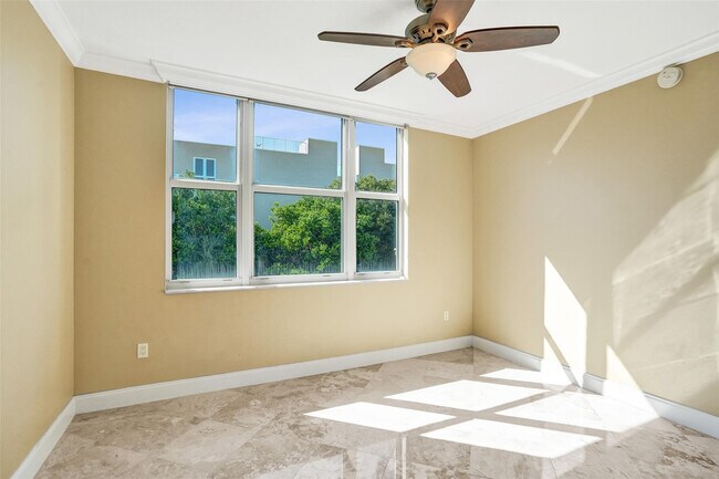 Building Photo - 101 S Ocean Dr