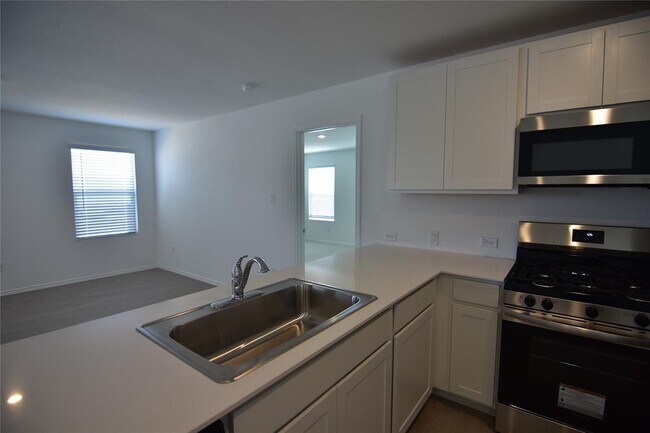Building Photo - 275 Bugbee