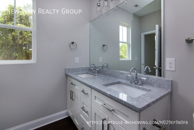 Building Photo - 2915 Ross Ave