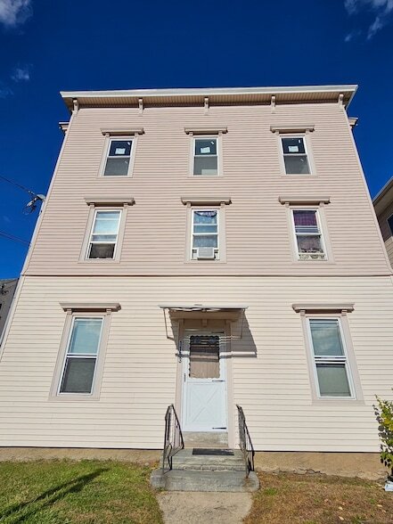 Building Photo - 1153 Main St