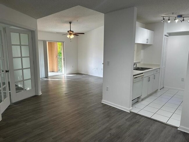 Building Photo - 4844 N State Rd 7