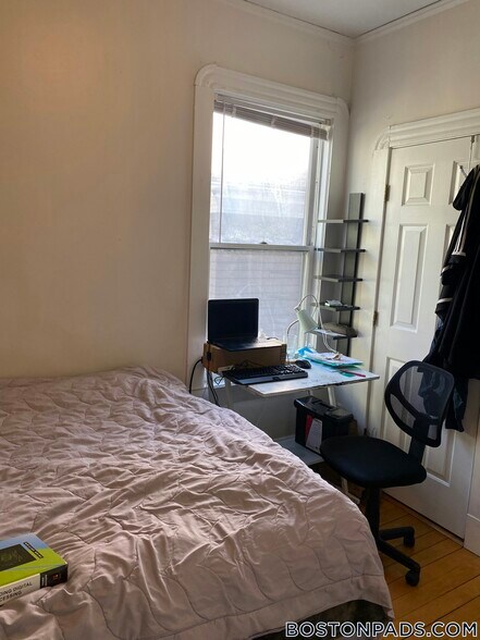 Building Photo - 32 Chatham St