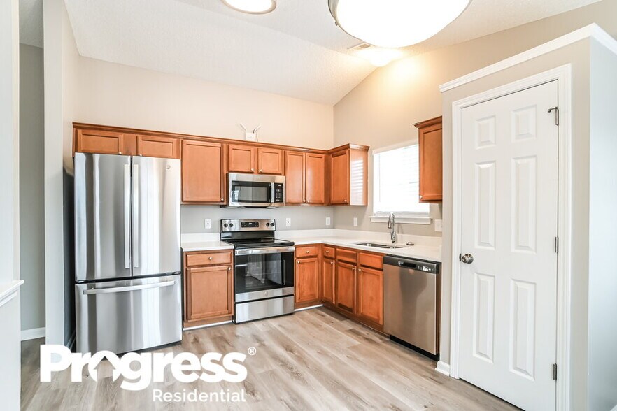 Building Photo - 5720 Shining Oak Ln