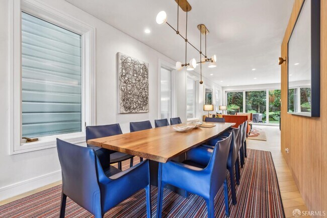 Building Photo - 7 Seymour St