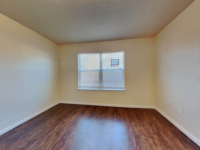 Building Photo - 12618 Mountain Daisy Rd