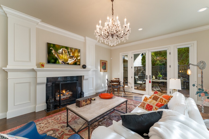 Primary Photo - 2744 SW Sherwood Dr