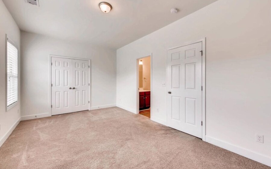 Building Photo - 2027 Pinecrest Dr