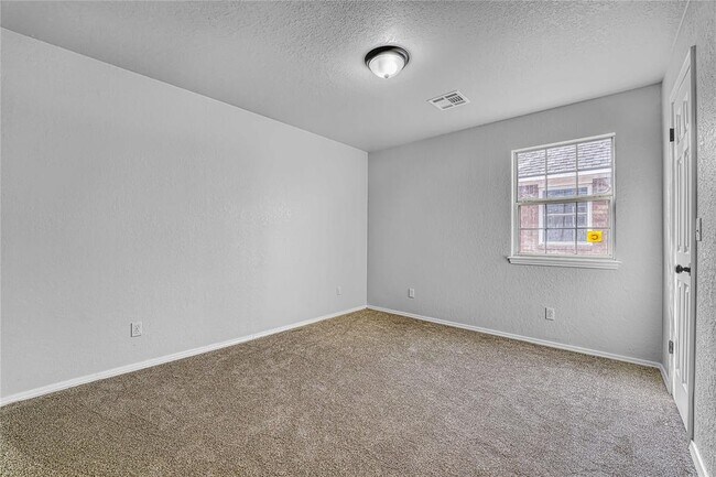 Building Photo - 2805 Shiloh Ln