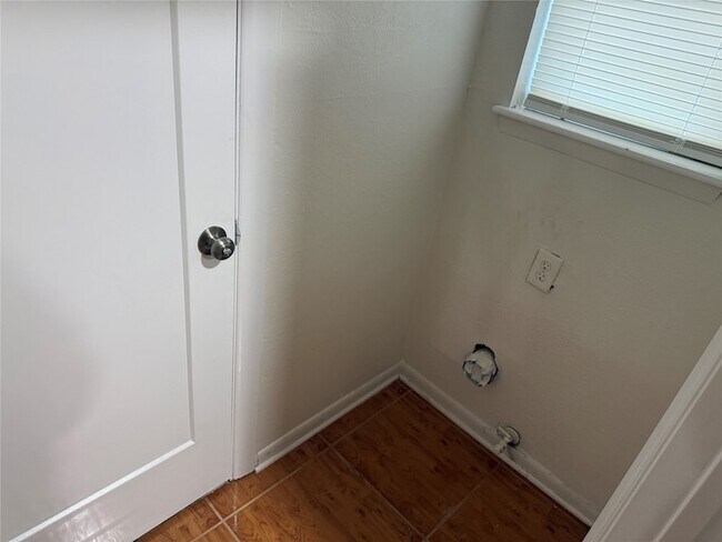 Building Photo - 1309 Velma St