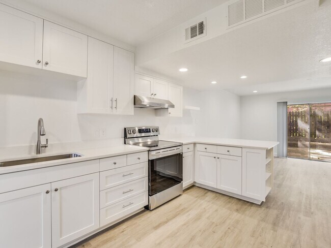 Building Photo - 3816 Southway Dr