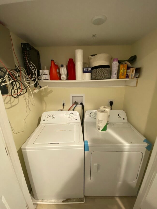 Building Photo - 1526 W Stiles St