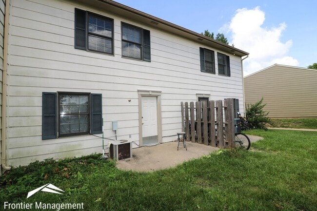 Building Photo - 2528 Candlecrest Cir