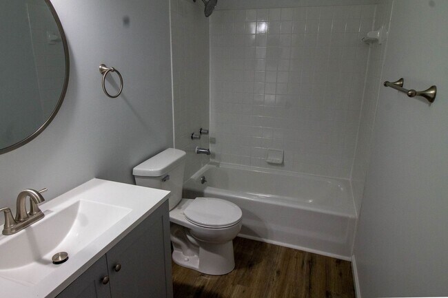 Building Photo - This conveniently located townhome is read...