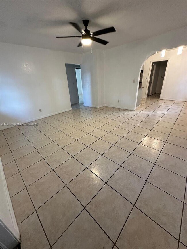 Building Photo - 2 bedroom in Hollywood FL 33024