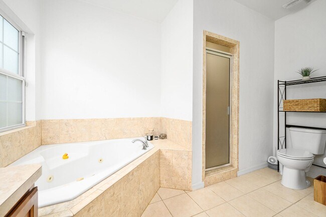 Building Photo - Optimal Location in Northwest Gainesville: South Point Neighborhood Living