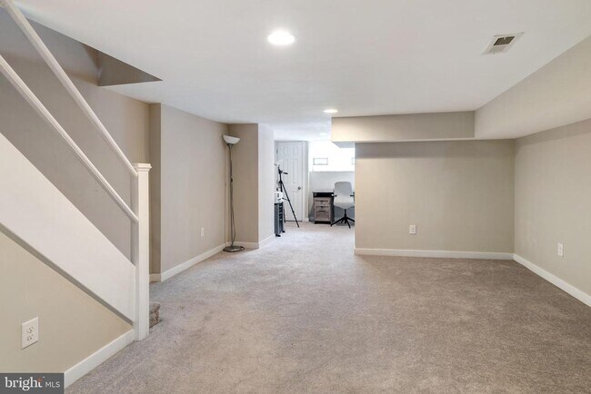 Building Photo - 1741 Georges Ln