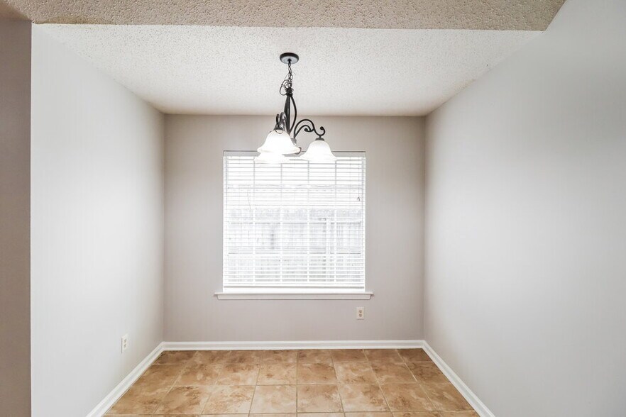 Building Photo - 9309 Garden Woods Cove