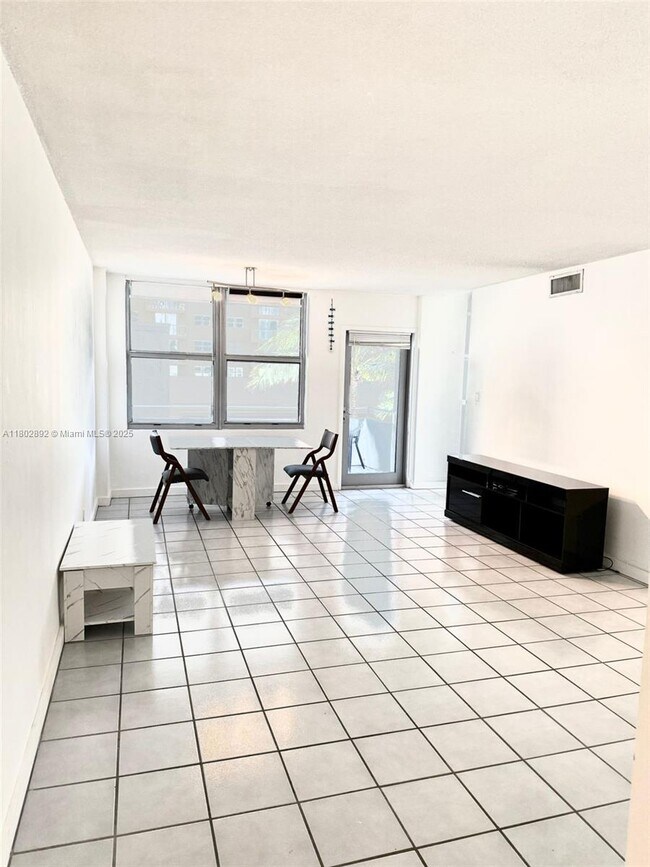 Building Photo - 9225 Collins Ave