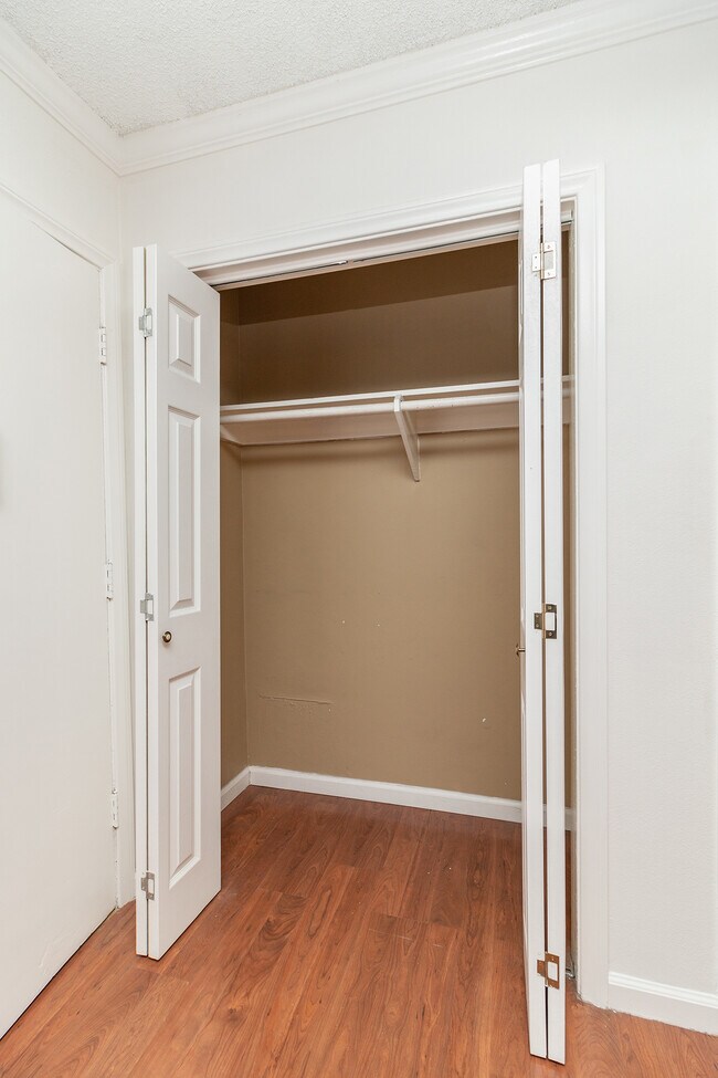 Building Photo - 6199 Canterbury Dr