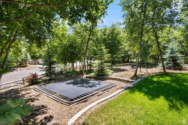 Building Photo - 30 E Deer Meadow Ct