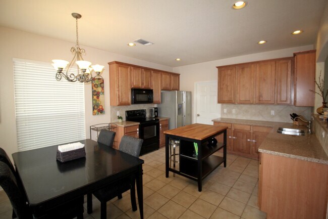 Building Photo - Rental in the Villas!