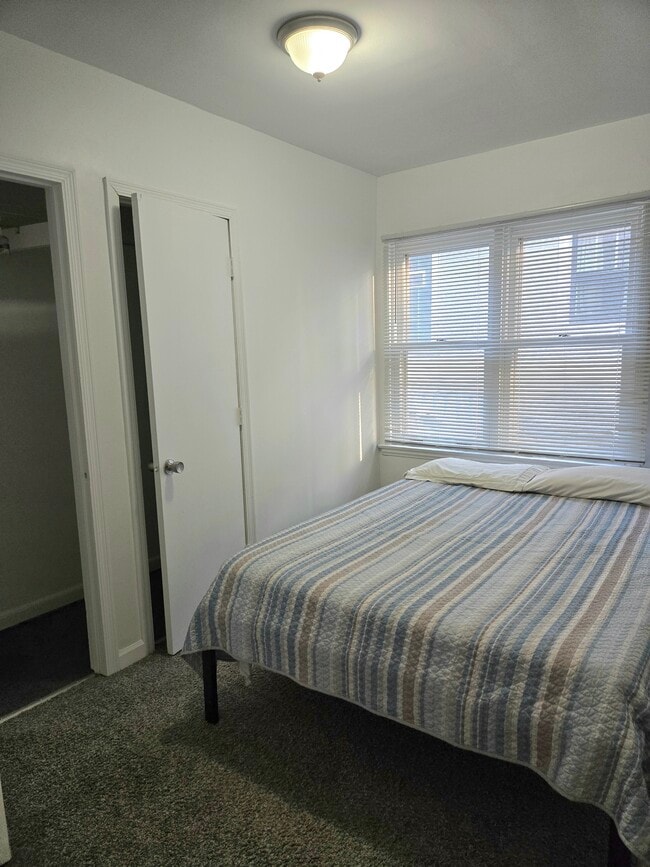 Building Photo - 3913 Thomas Ave N