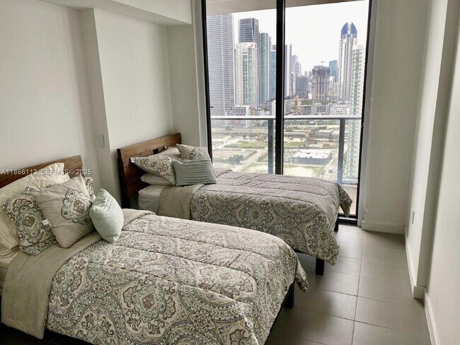 Building Photo - 1600 NE 1st Ave