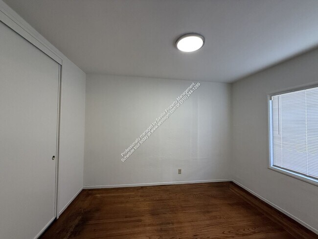 Building Photo - Berkeley Gem w/plenty of outdoor space...available now!