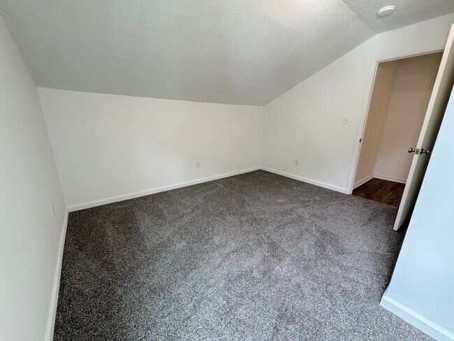 Building Photo - CHARMING 4-BEDROOM, 2-BATH COTTAGE-STYLE HOME IN HAMPTON, VA!