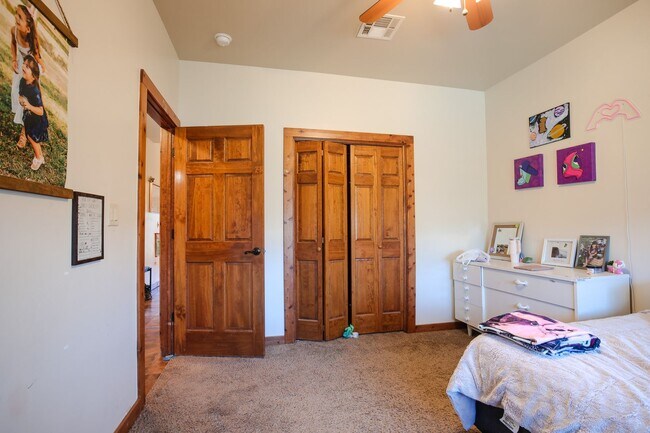 Building Photo - Roomy 4 bedroom Home with Solar Panels