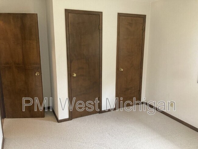 Building Photo - 7255 Periwinkle Ave SE