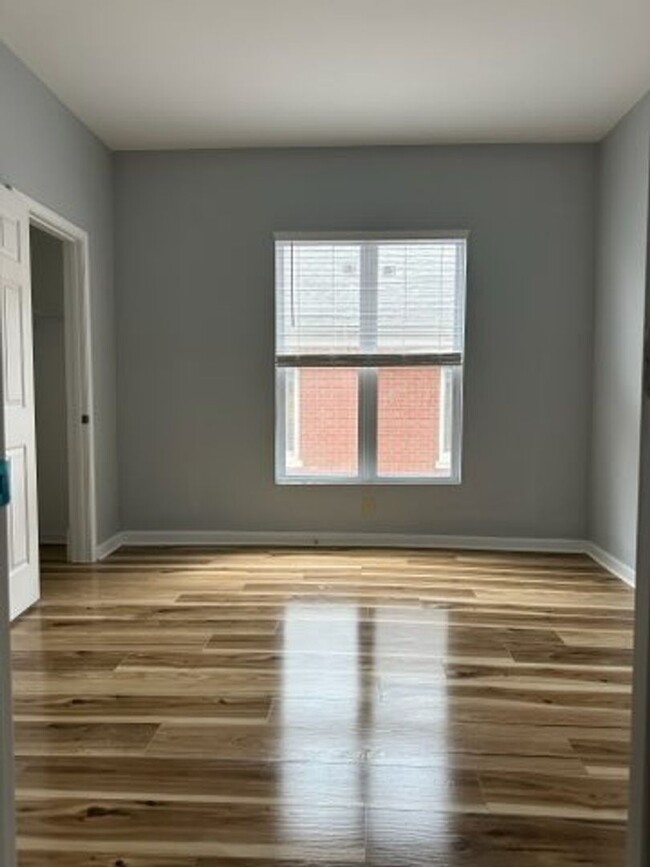 Building Photo - Newly renovated 2 bedroom apartments