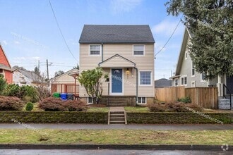 Building Photo - Updated 3 bedroom, 3 Level Home near New S...
