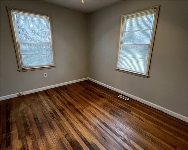 Building Photo - 3012 Cambridge Rd