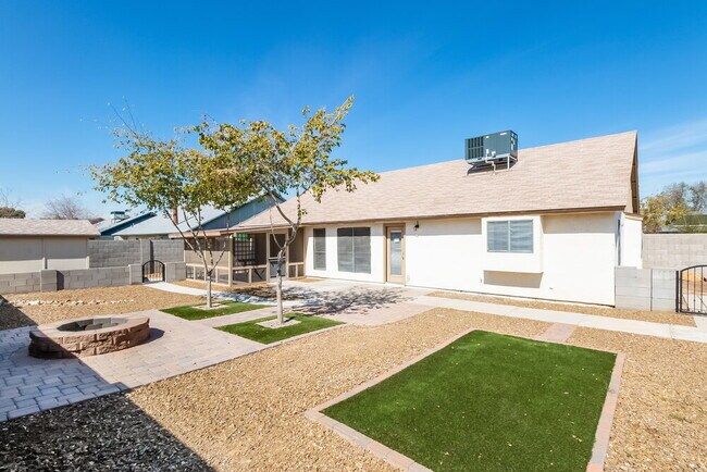 Building Photo - 8725 W Carol Ave