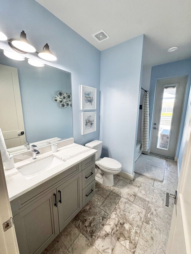 Building Photo - 414 SE 21st Terrace