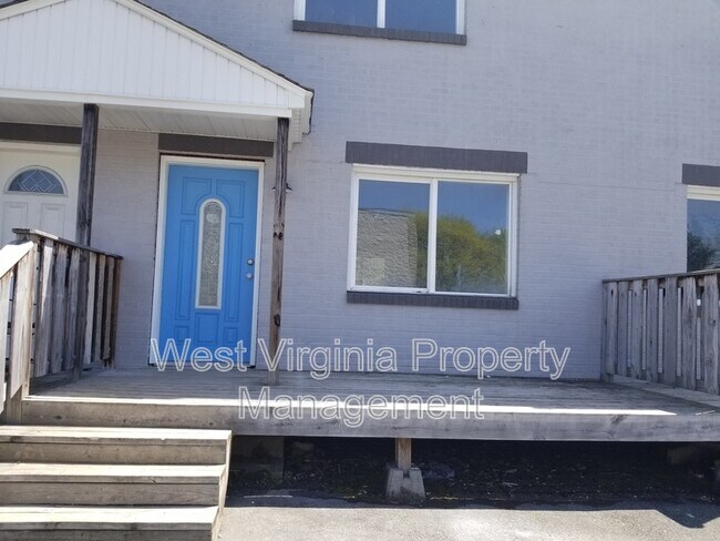 Building Photo - 200 Lewis St