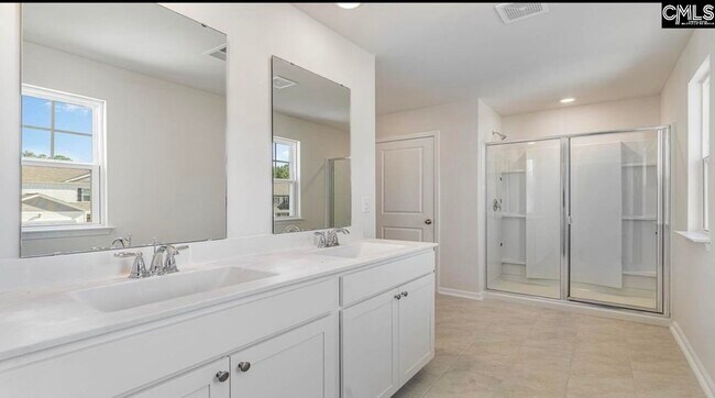 Building Photo - 2075 Grovefield Dr