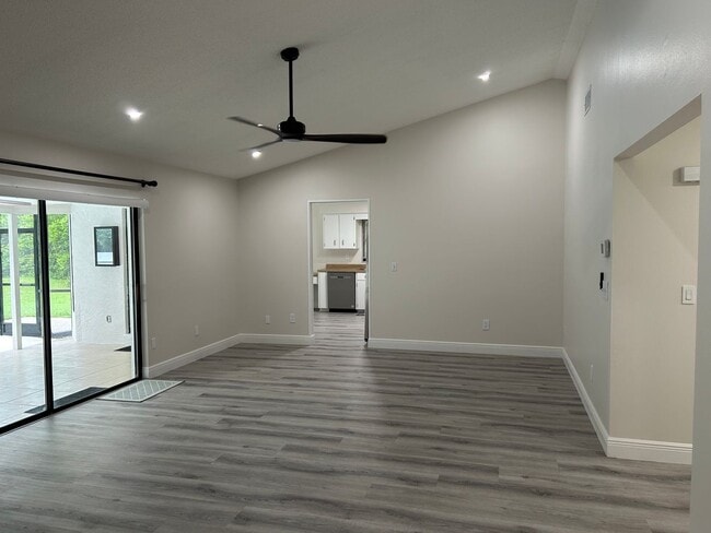 Building Photo - Water view - Pool home