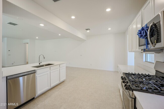 Building Photo - 16556 W Alameda Rd