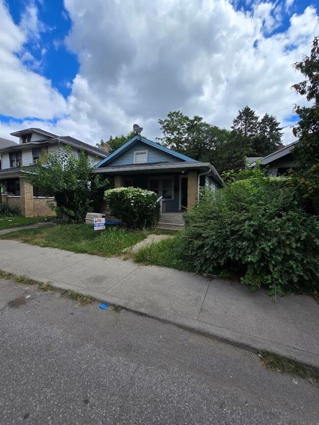 Building Photo - Spacious Two Bedroom Duplex Near New York ...