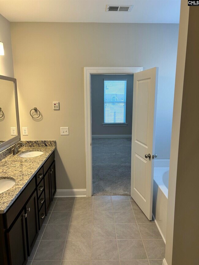 Building Photo - 905 Layton Way