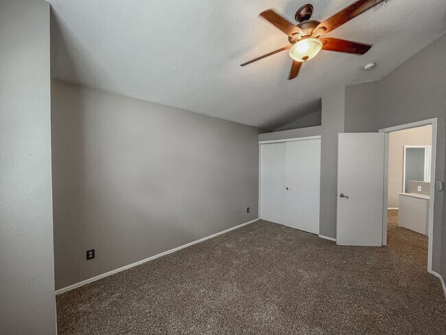 Building Photo - Spacious 4-Bedroom Home in Prime Green Val...