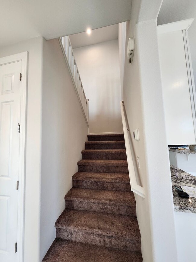 Building Photo - Beautiful Plumas Lake home on a large lot with SOLAR