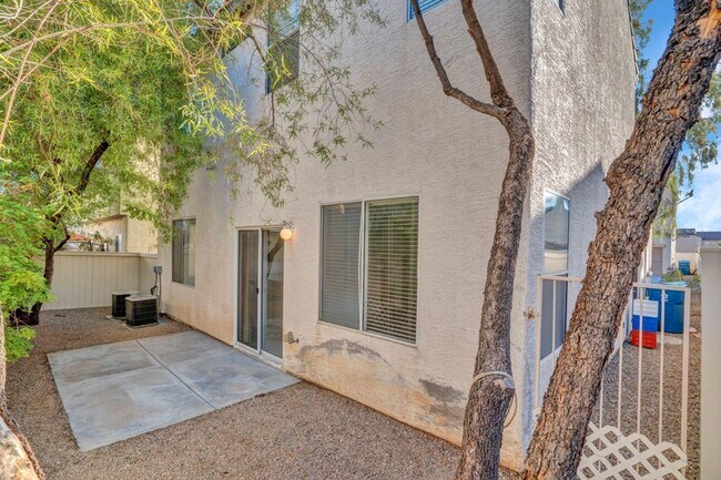 Building Photo - WONDERFUL 3 BEDROOM HOME AT END OF CUL-DE-...