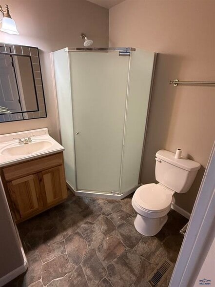 Building Photo - 960 Bennington Dr