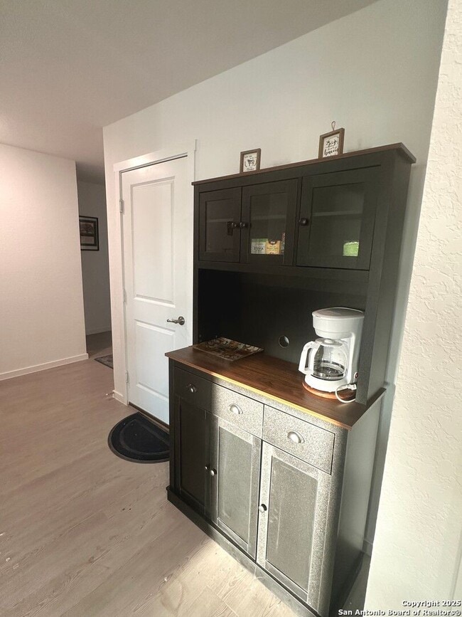 Building Photo - FULLY FURNISHED!!! 3Bed/2Bath House for Rent! Available Now! 12 or 6 month lease.